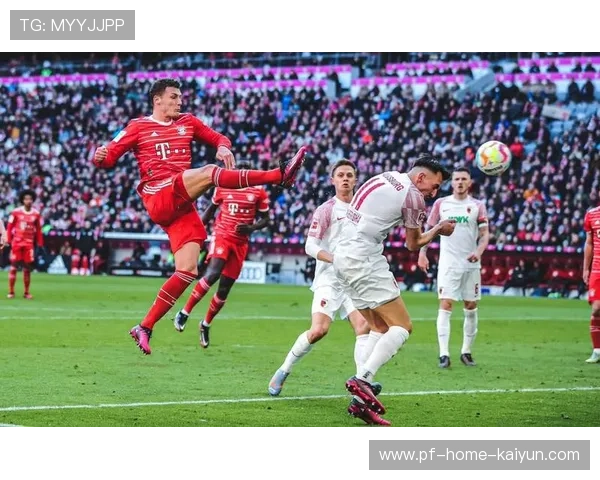 德甲拜仁前场连线默契，攻势呈现碾压态势